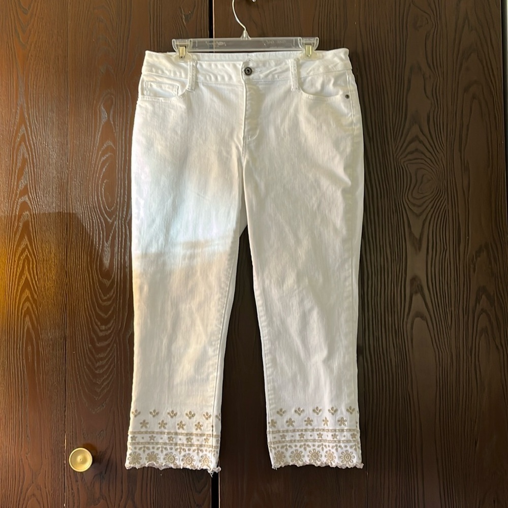 St. John’s Bay white jean capris. Size 10.